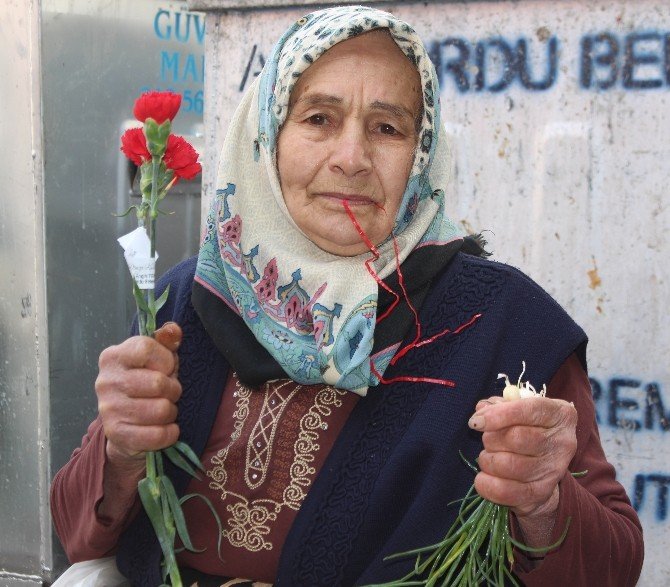 Altınordu Belediyesi’nden Esnaf Kadınlara Karanfil