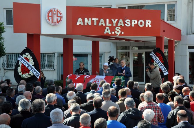 Antalyaspor eski kaptanı Özkul’u uğurladı