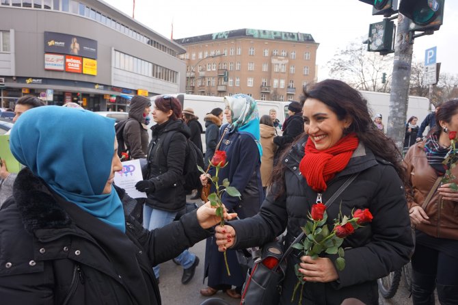 "Her gün Dünya Kadınlar Günü gibi olsun, kadına her gün değer verilsin!"