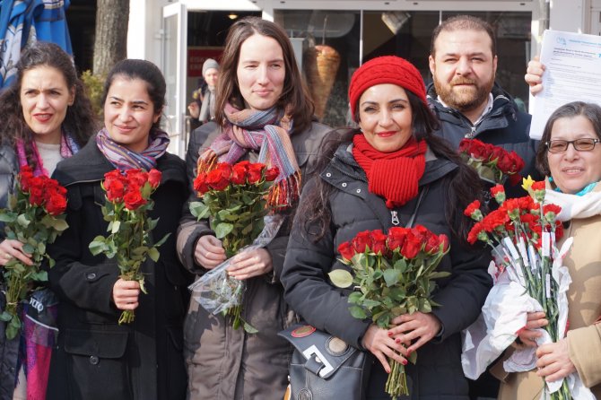 "Her gün Dünya Kadınlar Günü gibi olsun, kadına her gün değer verilsin!"