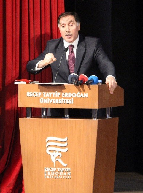 Şeref Malkoç, Rize’de Yeni Anayasayı Anlattı
