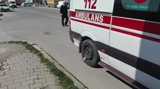 Göreve Giden Ambulans Kaza Yaptı