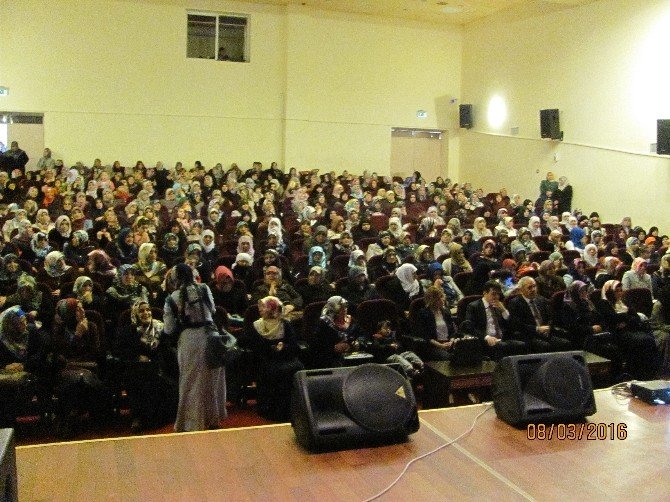Turhal Müftülüğü’nden "İslam’da Kadın" Konferansı