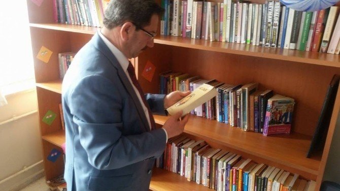 Kovancılar’da Köy Okuluna Kütüphane Açıldı