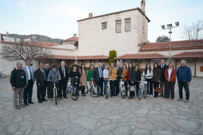 Muğla Valisi Çiçek, bisiklet eğitimi alan kursiyerleri ziyaret etti