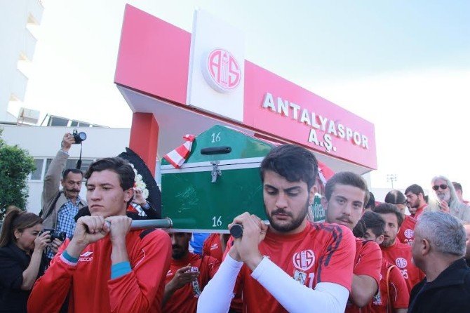 Antalyasporlu Eski Futbolcu Mehmet Özkul Toprağa Verildi