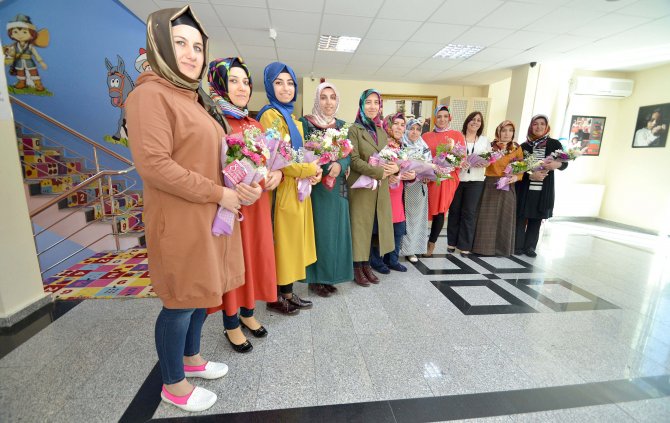 Pursaklar Belediyesi’nden kadın personele çiçekli kutlama