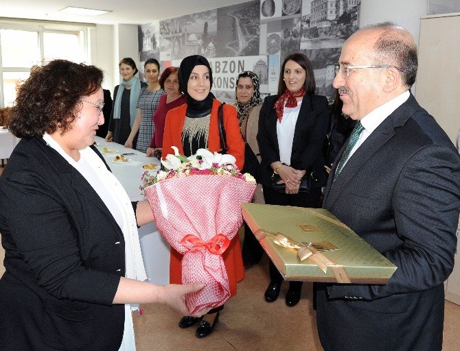 Başkan Gümrükçüoğlu, Kent Konseyi Kadın Meclisi Üyeleriyle Bir Araya Geldi