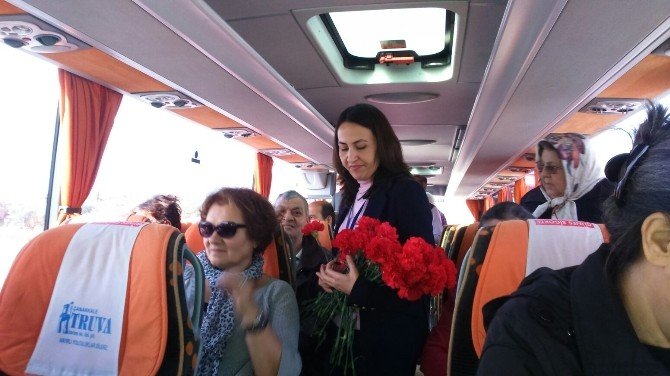 Truva Turizm’den Kadın Yolculara Çiçek