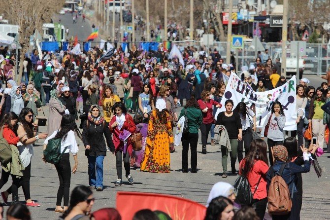Diyarbakır’da 8 Mart Mitingi Sönük Geçti
