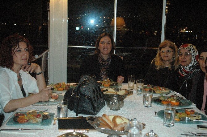 Bodrum’da AK Kadınlar Yemekte Buluştu