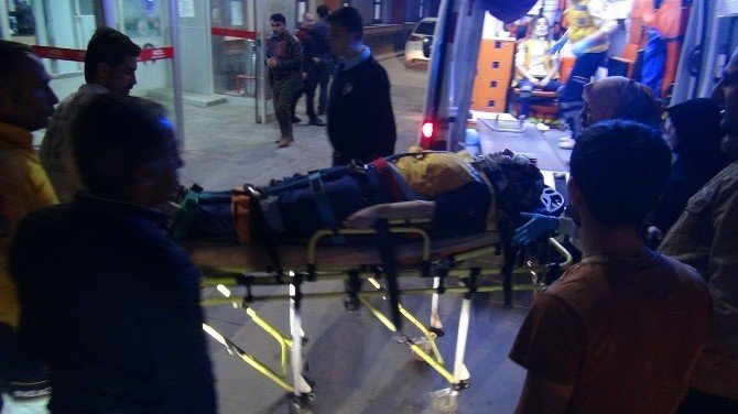 Otomobil İle Ambulans Çarpıştı: 3 Yaralı