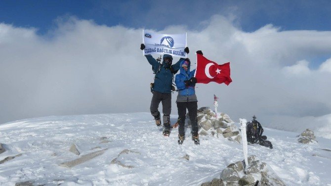 Bursalı Dağcılar Bulgaristan’da Türk Bayrağı Dalgalandırdı