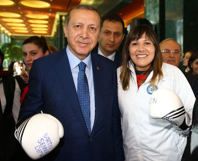 Cumhurbaşkanı Erdoğan, Bartın Üniversitesi Sporcusunu Tebrik Etti