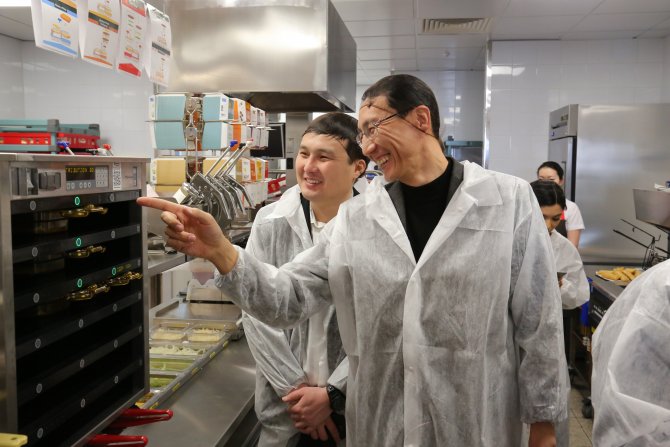 Ünlü fast food zinciri Kazakistan’da ilk şubesini açtı
