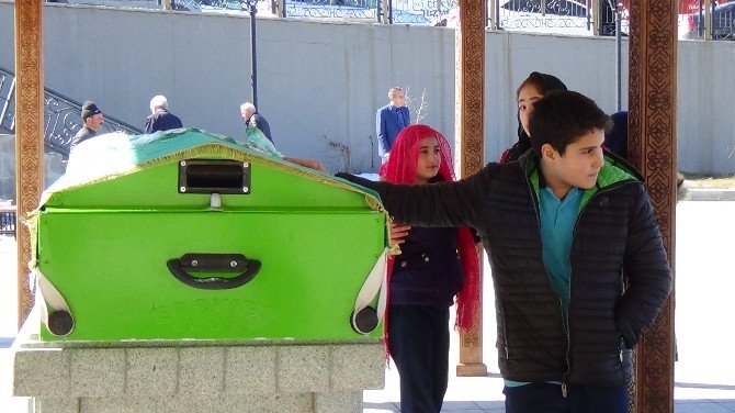 Basketbol Oynarken Fenalaşan 12 Yaşındaki Kız Öğrenci Hayatını Kaybetti