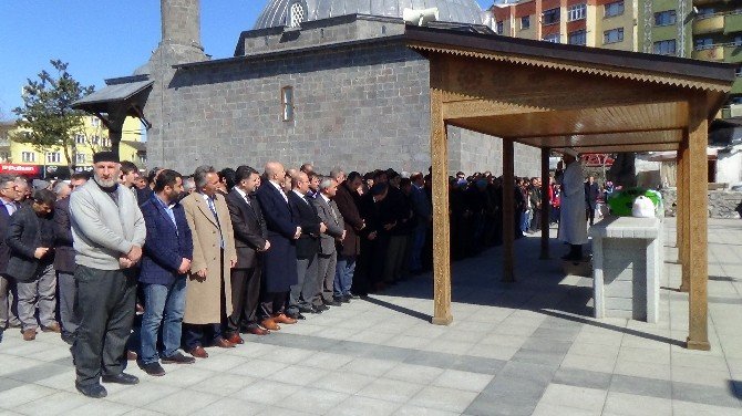 Basketbol Oynarken Fenalaşan 12 Yaşındaki Kız Öğrenci Hayatını Kaybetti