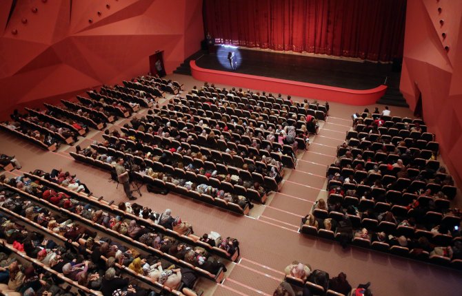 Eskişehir’de kırsaldan gelen bin 200 kadın tiyatro oyunu ile tanıştı