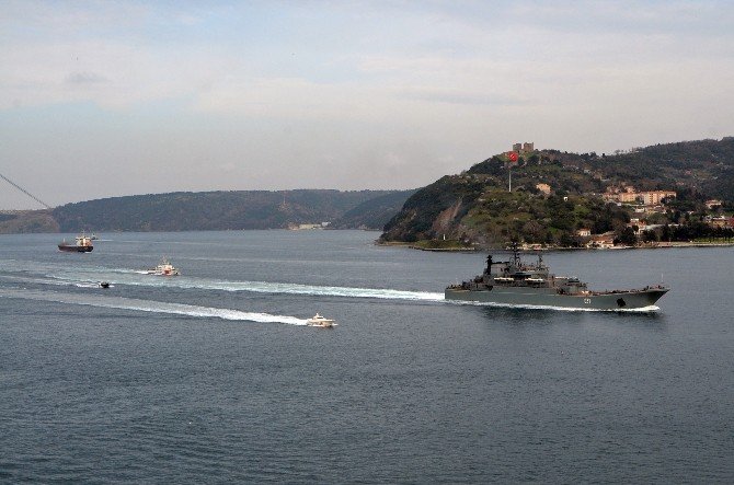 Rus Savaş Gemisine Türk Firkateyni Eşlik Etti