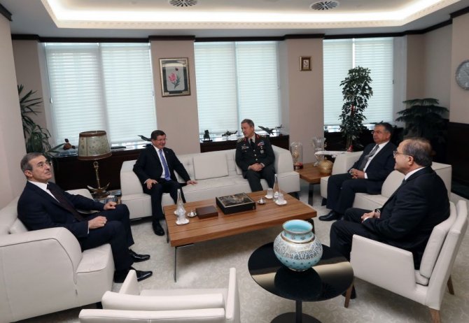 Başbakan Davutoğlu, Savunma Sanayii İcra Kurulu toplantısına katıldı