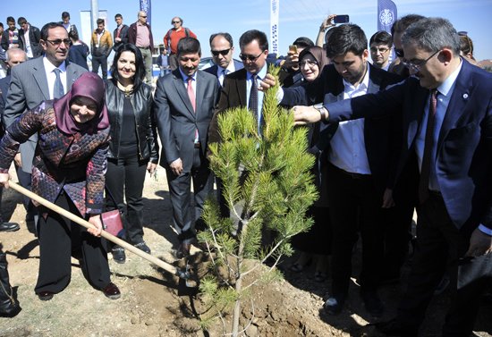 Selçuk Üniversitesi, bin 41 fidanı toprakla buluşturdu