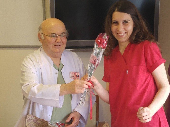 Özel Esteticare Tıp Merkezi, Personelini Ve Hastalarını Unutmadı