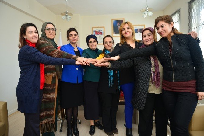 Kadınlara Yardım İçin El Birliği Yapıyorlar
