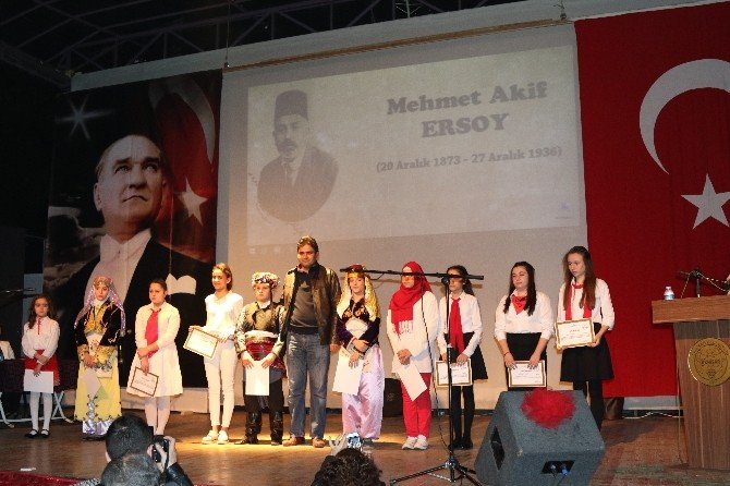 Akhisar’da İstiklal Marşı Ve Mehmet Akif Ersoy Şiirlerini Okuma Yarışması Yapıldı