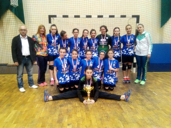 Hentbolde Bursa birincisi Mudanya Çilingiroğlu Ortaokulu oldu