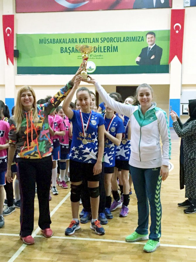 Hentbolde Bursa birincisi Mudanya Çilingiroğlu Ortaokulu oldu