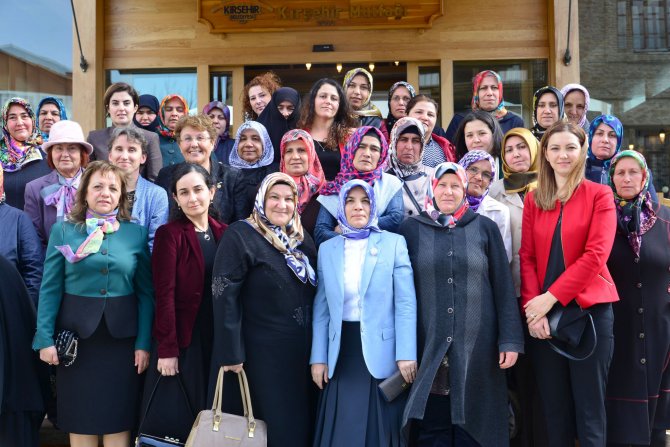 Kırşehir Valisi Şentürk'ün eşinden 'Kadına hürmet, çocuğa şefkat' toplantısı