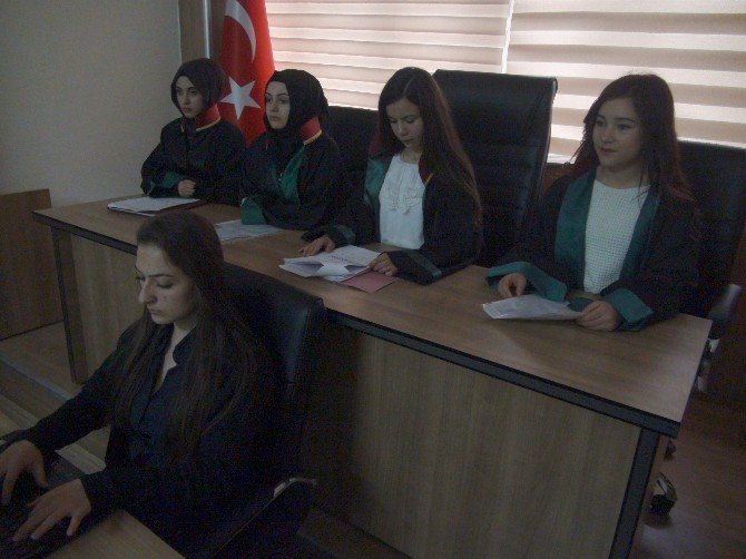 Yozgat’ta Öğrenciler Mahkeme Salonunu Sınıfa Taşıdı