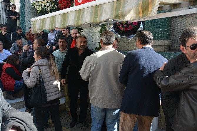 Ünlü Sanatçı Volkan Konak’ın Anne Acısı