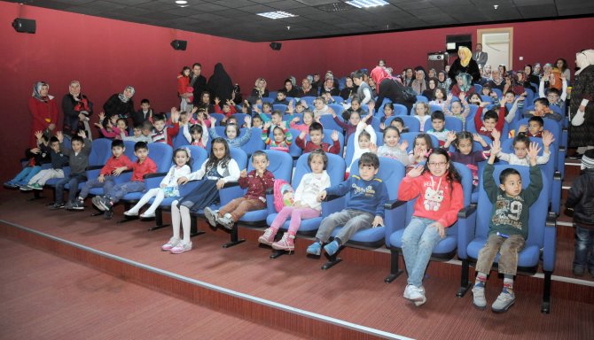 Pursaklar belediyesi vatandaşları sinemayı sevdirdi