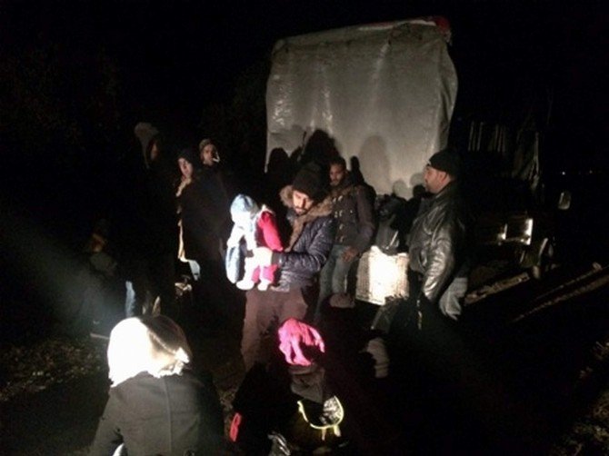 Kuşadası’nda 28 Kaçak Göçmen Yakalandı