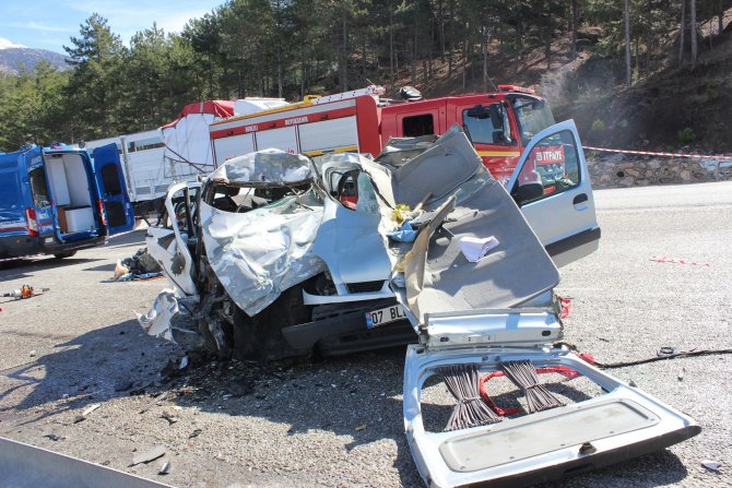 Denizli'de trafik kazası: 4 ölü