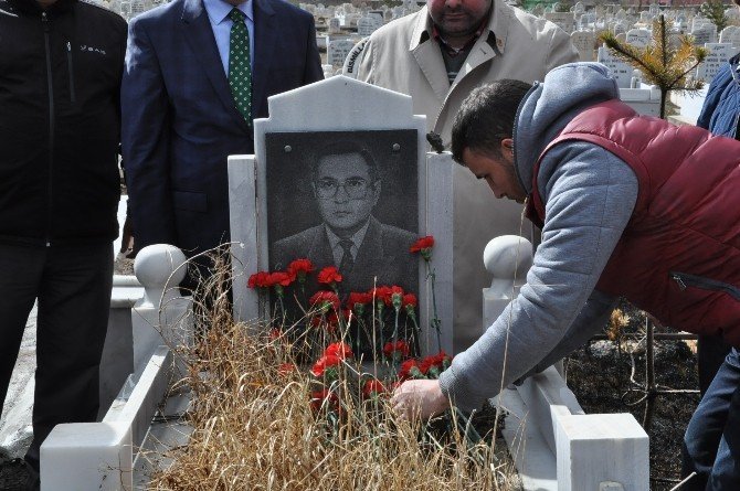 Gazeteci Öner Daşdelen Mezarı Başında Anıldı