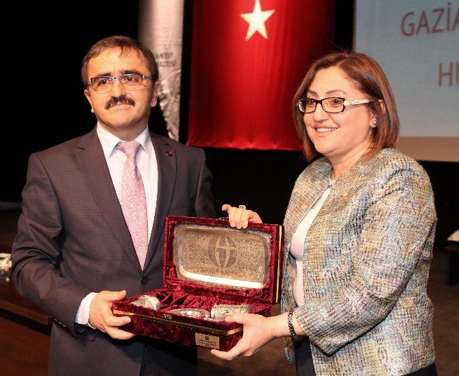 Büyükşehir Belediye Başkanı Fatma Şahin,