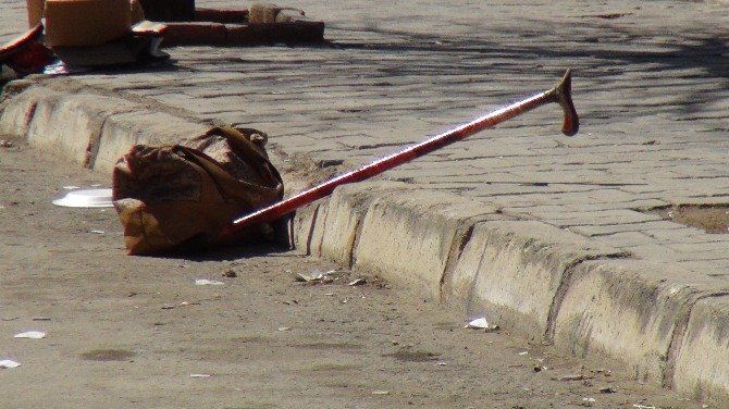 Acil Servis Önünde Unutulan Çanta Bomba Paniğine Neden Oldu
