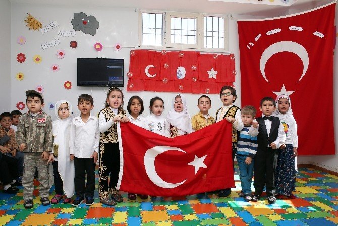 Şehitkamilli Minikler İstiklal Marşı’nın Kabulünü Kutladı