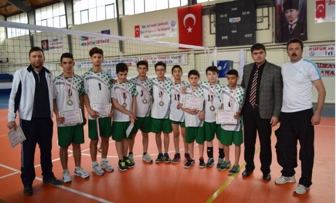 Türkiye Yıldız Erkekler Voleybol Turnuvası Yarı Final Maçları Simav’da Yapıldı