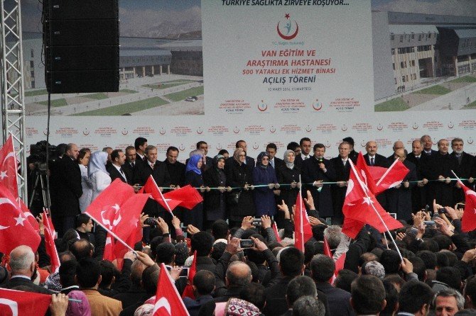 Başbakan Davutoğlu, Van’da Akıllı Hastane Açılışına Katıldı