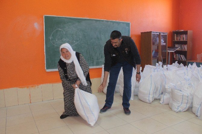 Elazığ’daki Suriyelilere Gıda Yardımı
