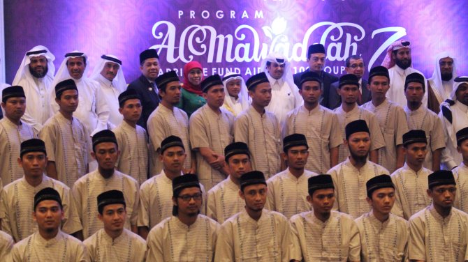 Katar'dan Endonezya'da yüz çifte lüks düğün