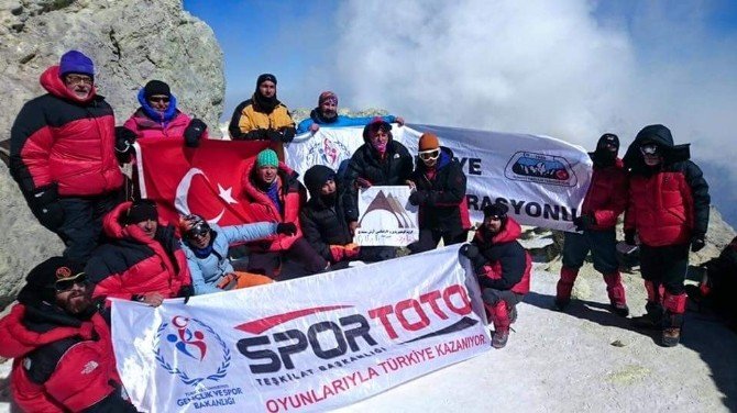 Muşlu Dağcı İran Demavent Dağı Tırmanışına Katıldı