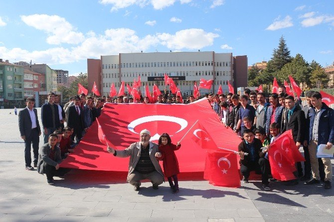 Niğde AK Parti Gençlik Kolları İstiklal Marşının 95. Yıl Dönümü Kutladı