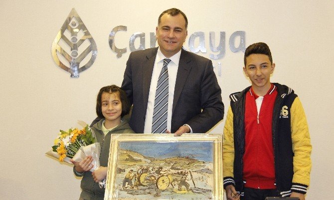 Öğrencilerden Çankaya Belediye Başkanı Alper Taşdelen’e Ziyaret