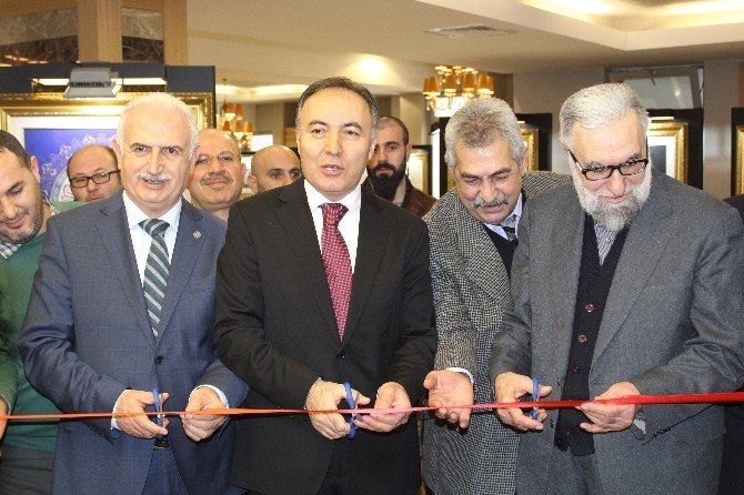 Atatürk Üniversitesi’nde Hat Sergisi Açıldı