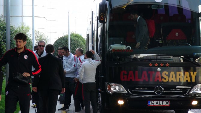 Galatasaray, Gençlerbirliği maçı için Ankara'ya gitti