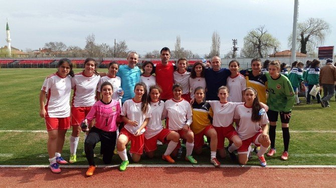 Aydın’ın Kız Ve Erkek Futbol Takımları Yarı Finale Yükseldi